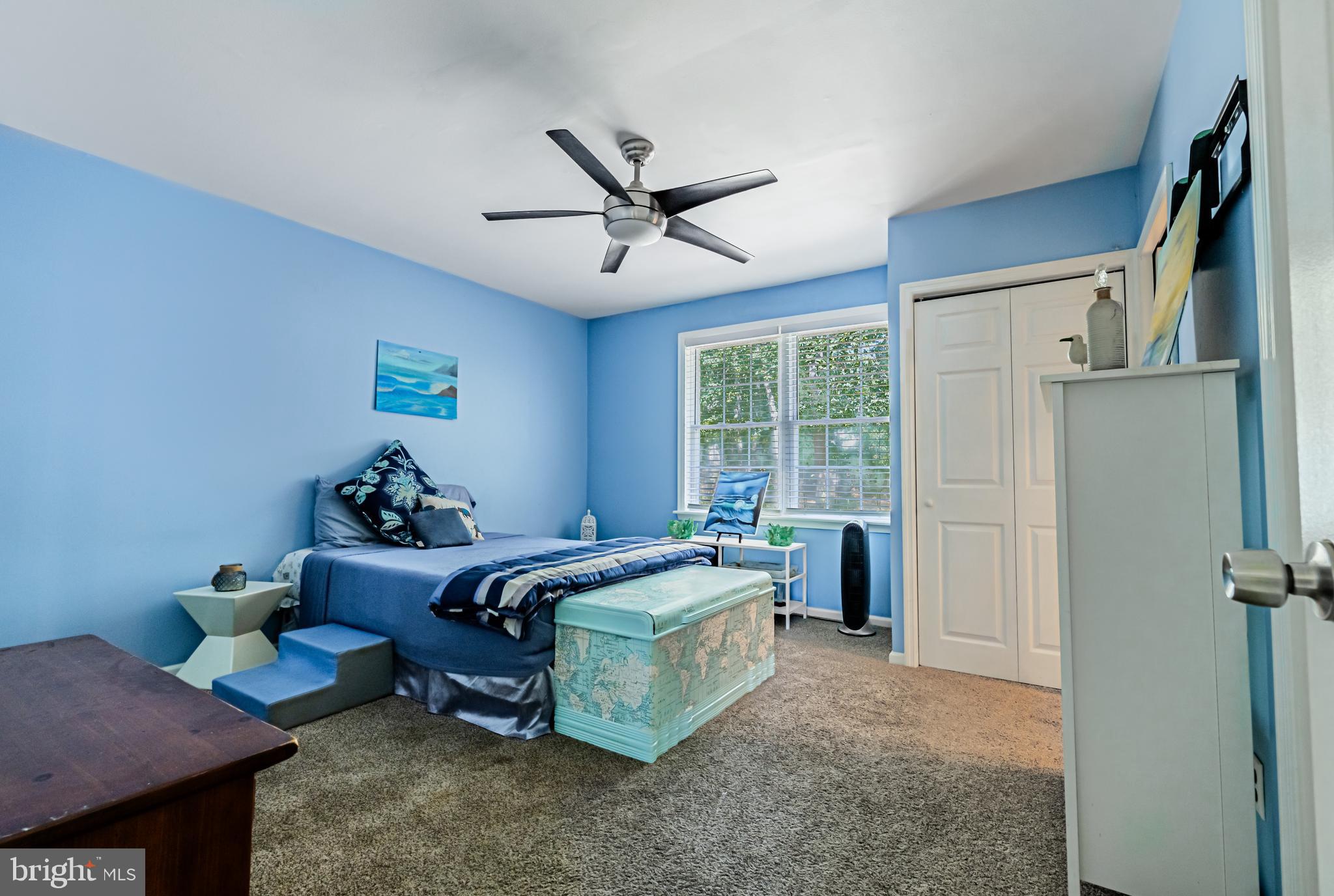 4 Oak Leaf Road Berlin, NJ 08009 - Photo 6 of 18 a bed room with a bed and a window