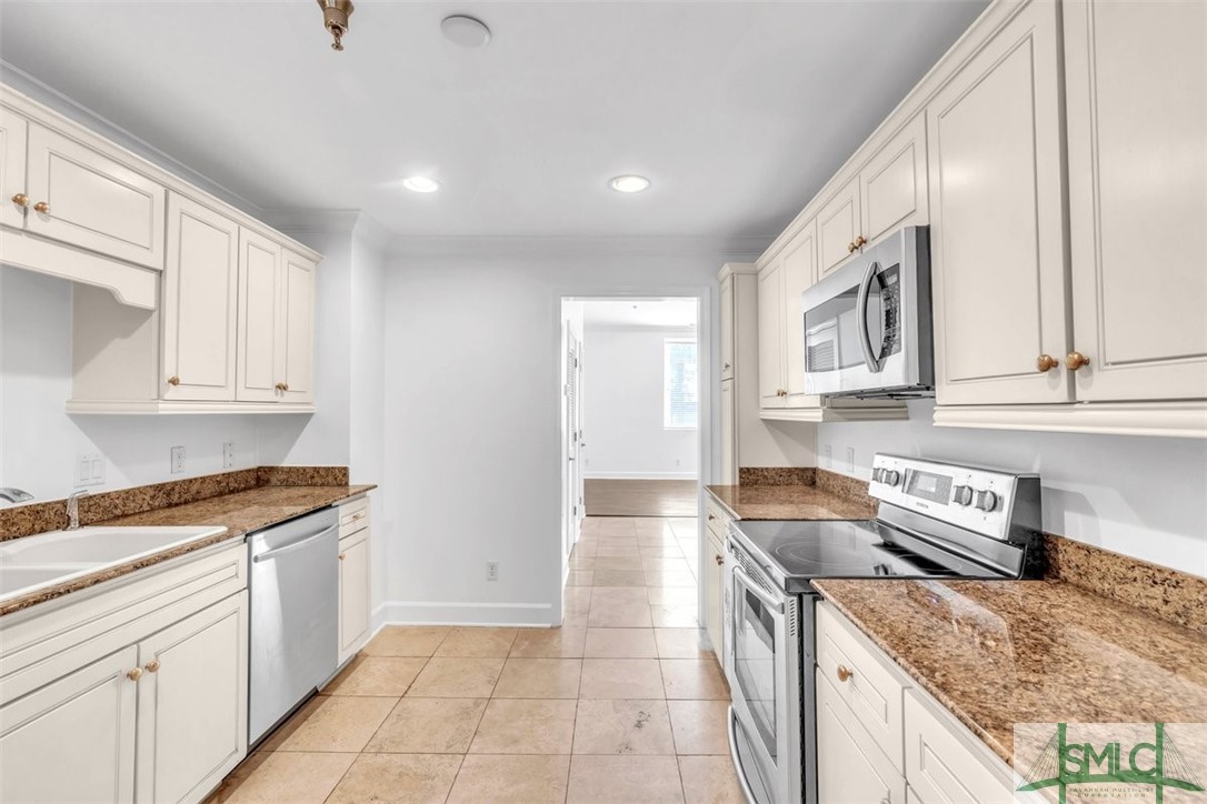 700 Wilmington Island Road, Unit 102 Savannah, GA 31410 - Photo 12 of 41 Kitchen