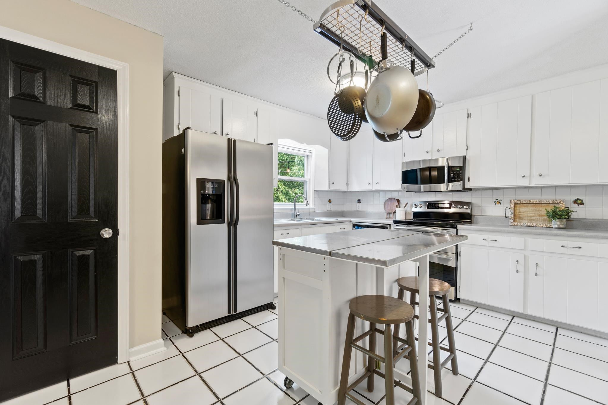 5305 Old Forge Circle Raleigh, NC 27609 - Photo 9 of 25 Kitchen
