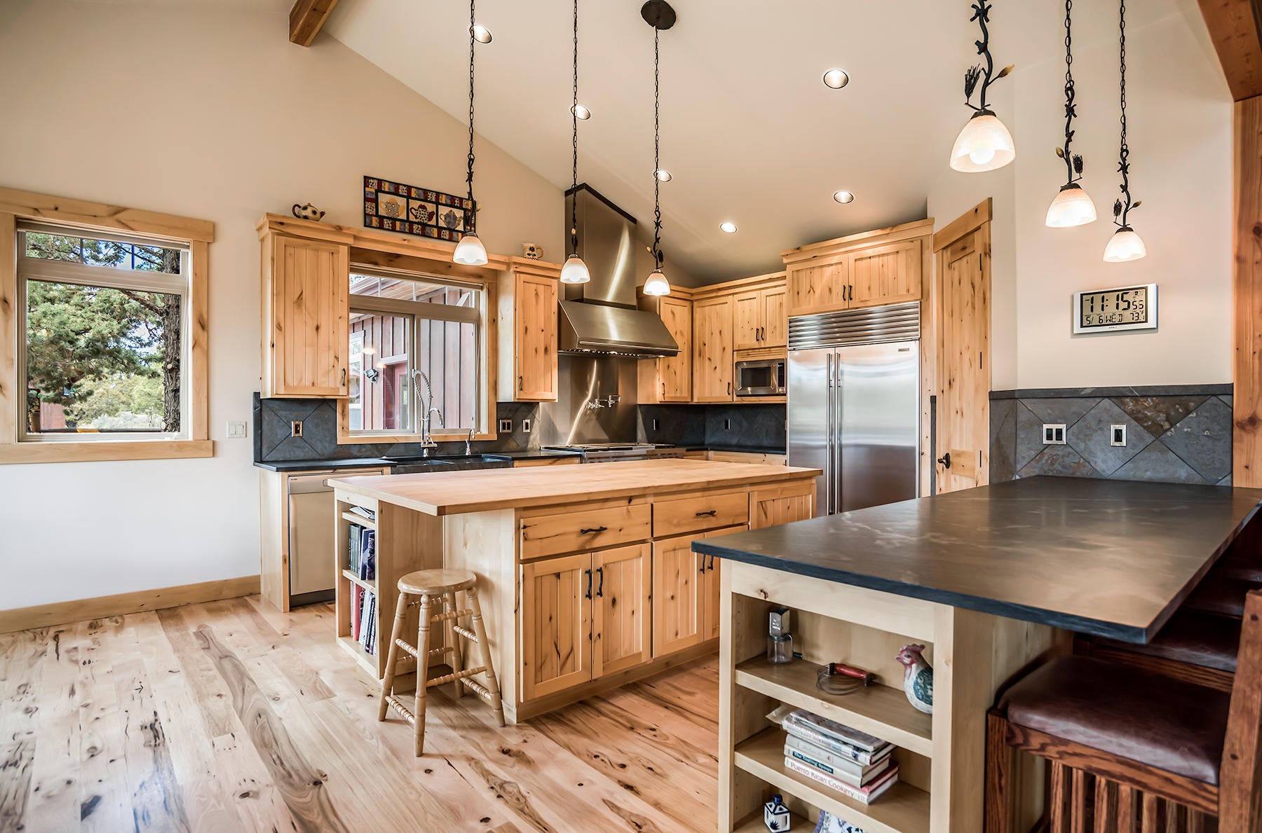 61070 Groff Road Bend, OR 97702 - Photo 9 of 30 09-Chef's Kitchen