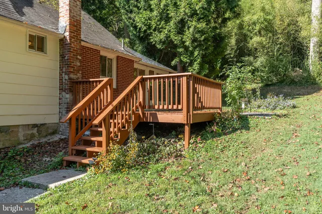 a view of a house with a small yard