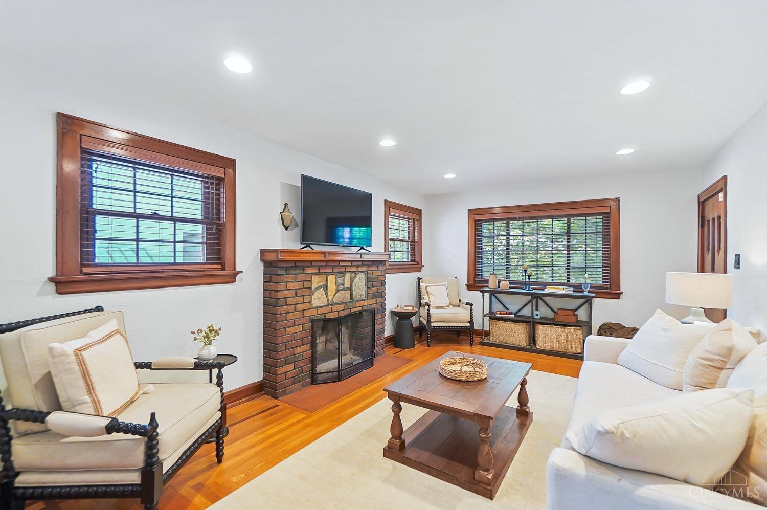 3706 Homewood Road Mariemont, OH 45227 - Photo 5 of 53
