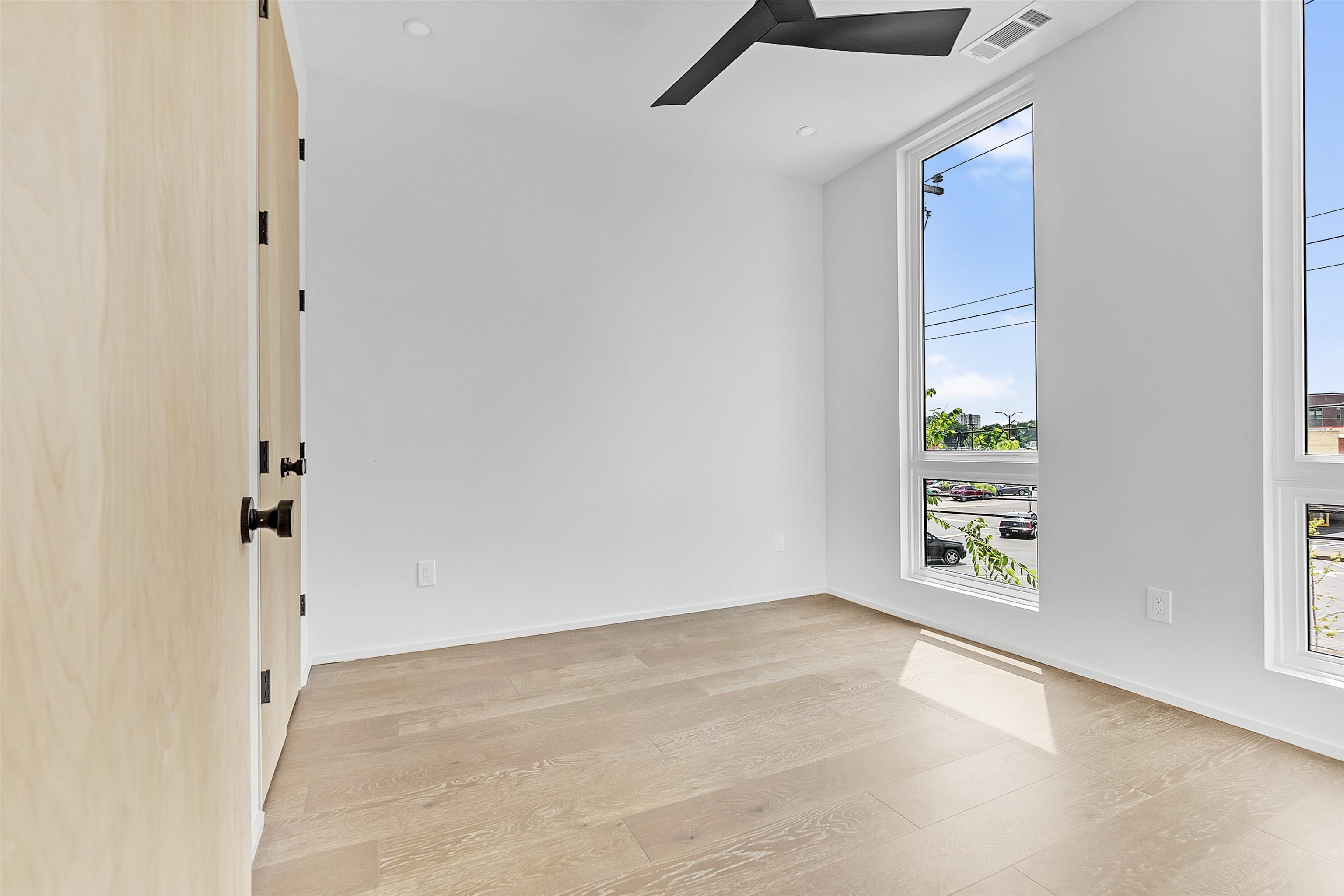 38 Angelus Street Memphis, TN 38104 - Photo 30 of 39 an empty room with windows