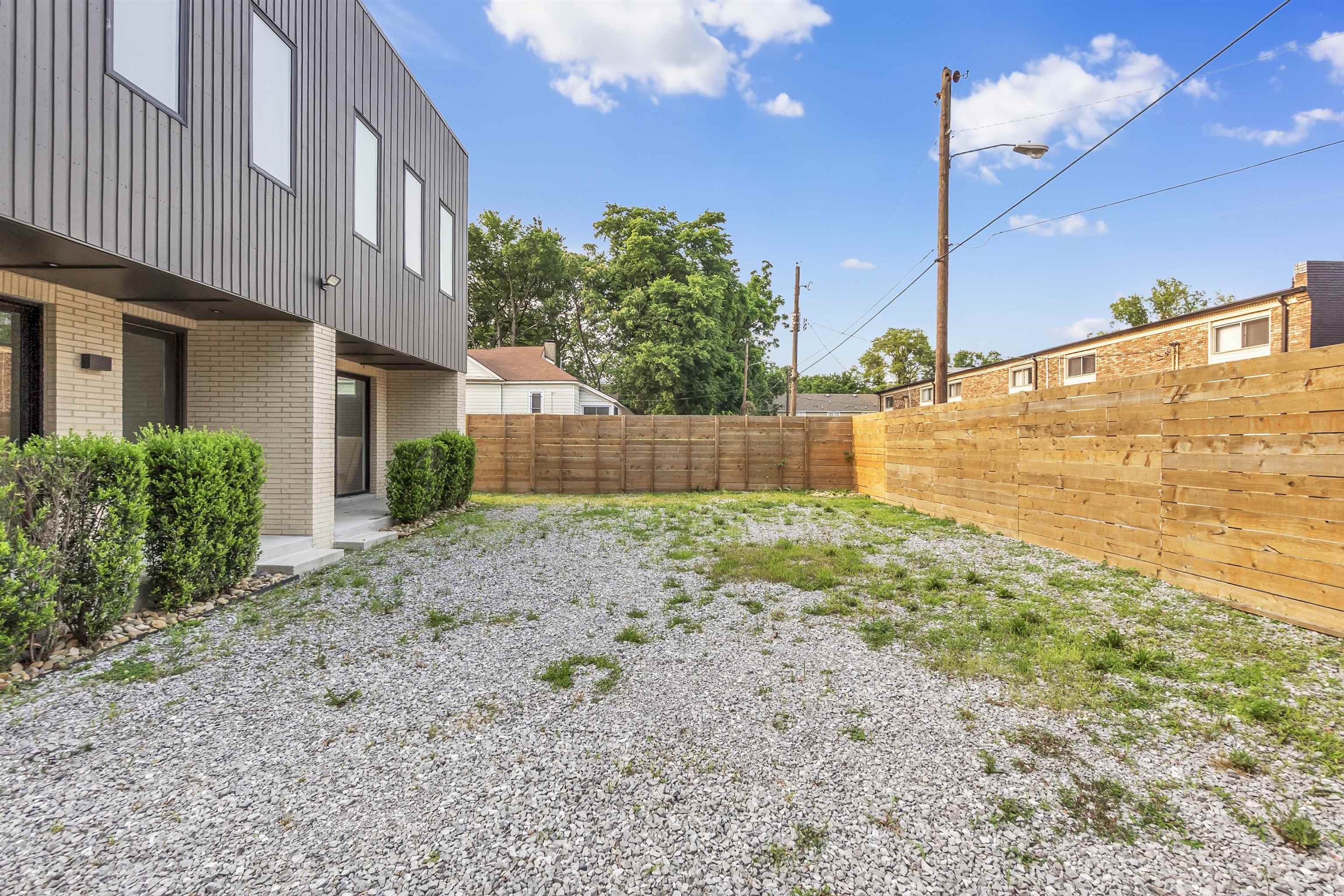 38 Angelus Street Memphis, TN 38104 - Photo 38 of 39 a view of a backyard of the house