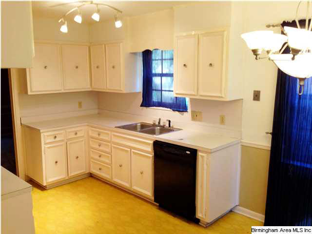 829 Rockingham Road Birmingham, AL 35235 - Photo 8 of 13