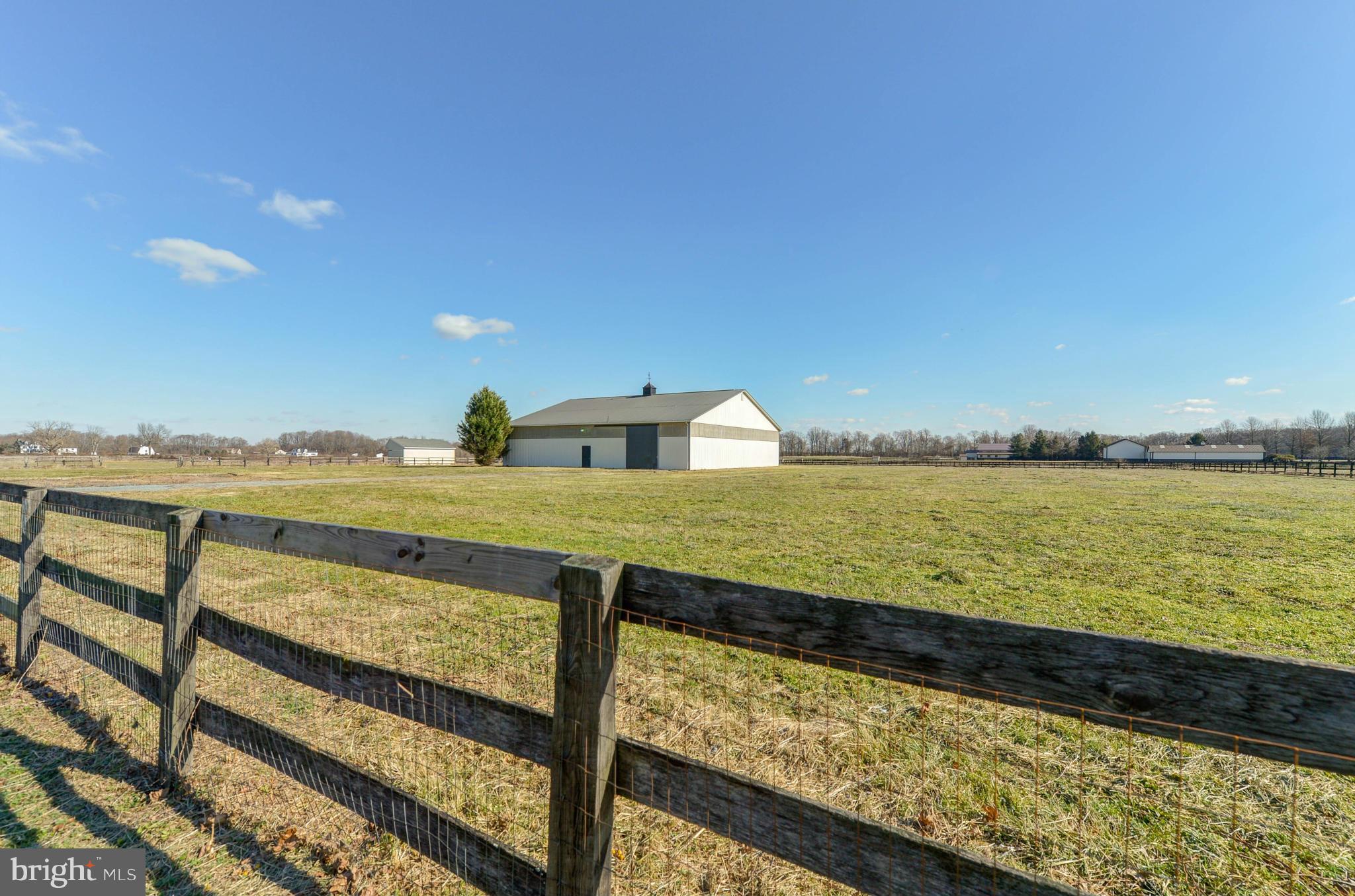 360 Christopher Road Warwick, MD 21912 - Photo 11 of 27 Barn and Pasture