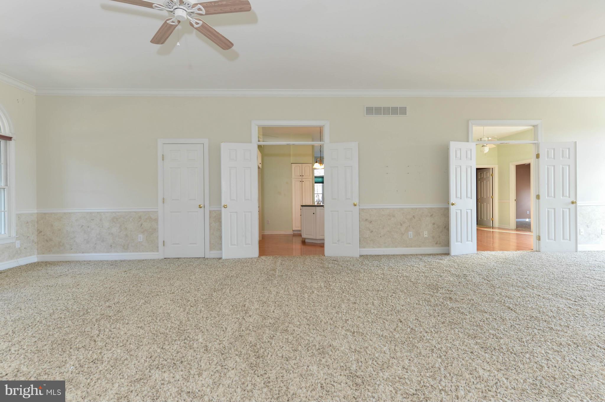 360 Christopher Road Warwick, MD 21912 - Photo 23 of 27 Great room leading into the kitchen