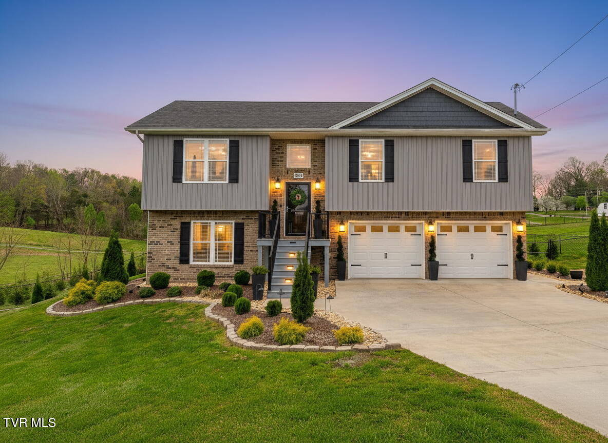 957 Mitchell Road Kingsport, TN 37663 - Photo 1 of 38 Front of House