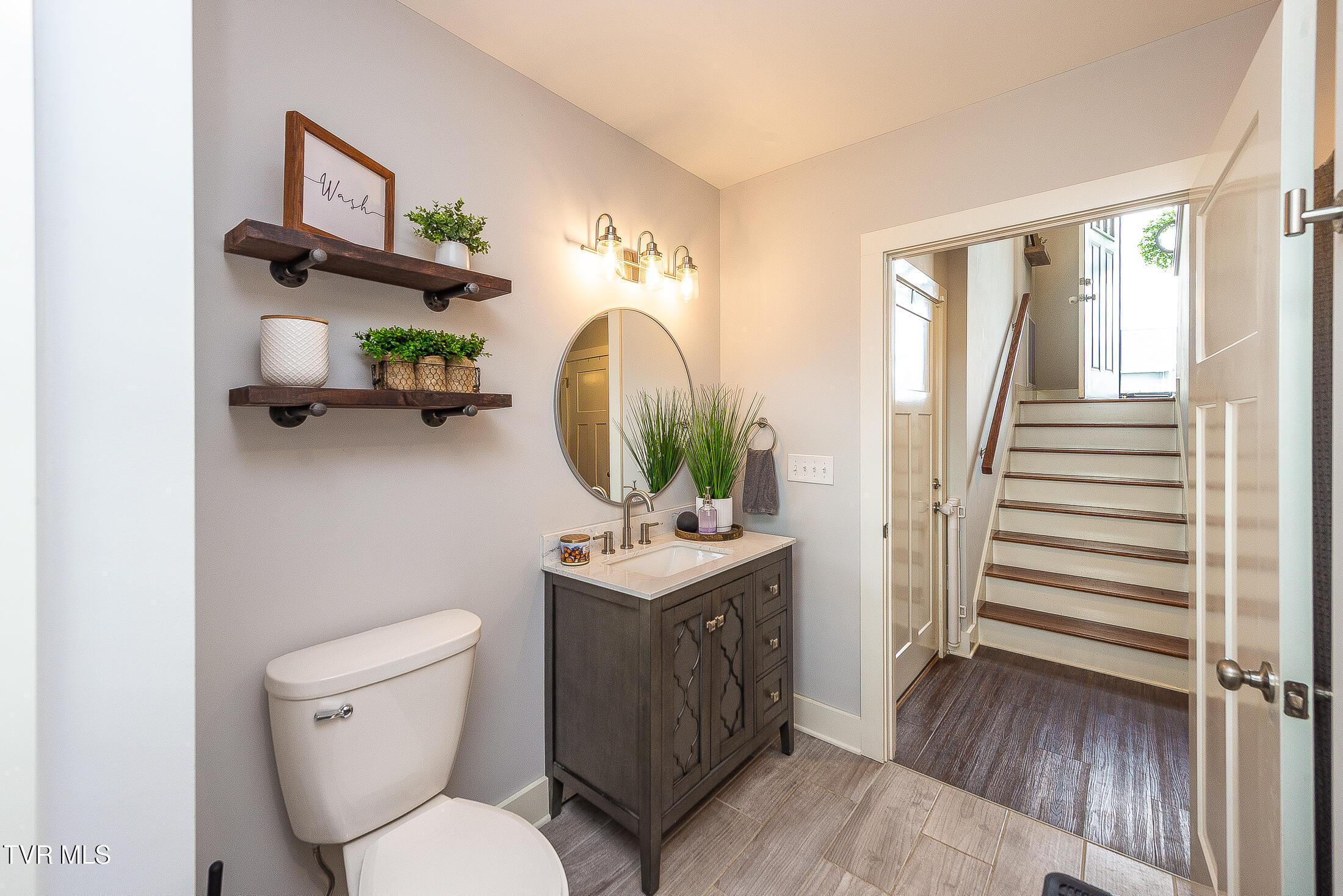 957 Mitchell Road Kingsport, TN 37663 - Photo 18 of 38 Downstairs Bath