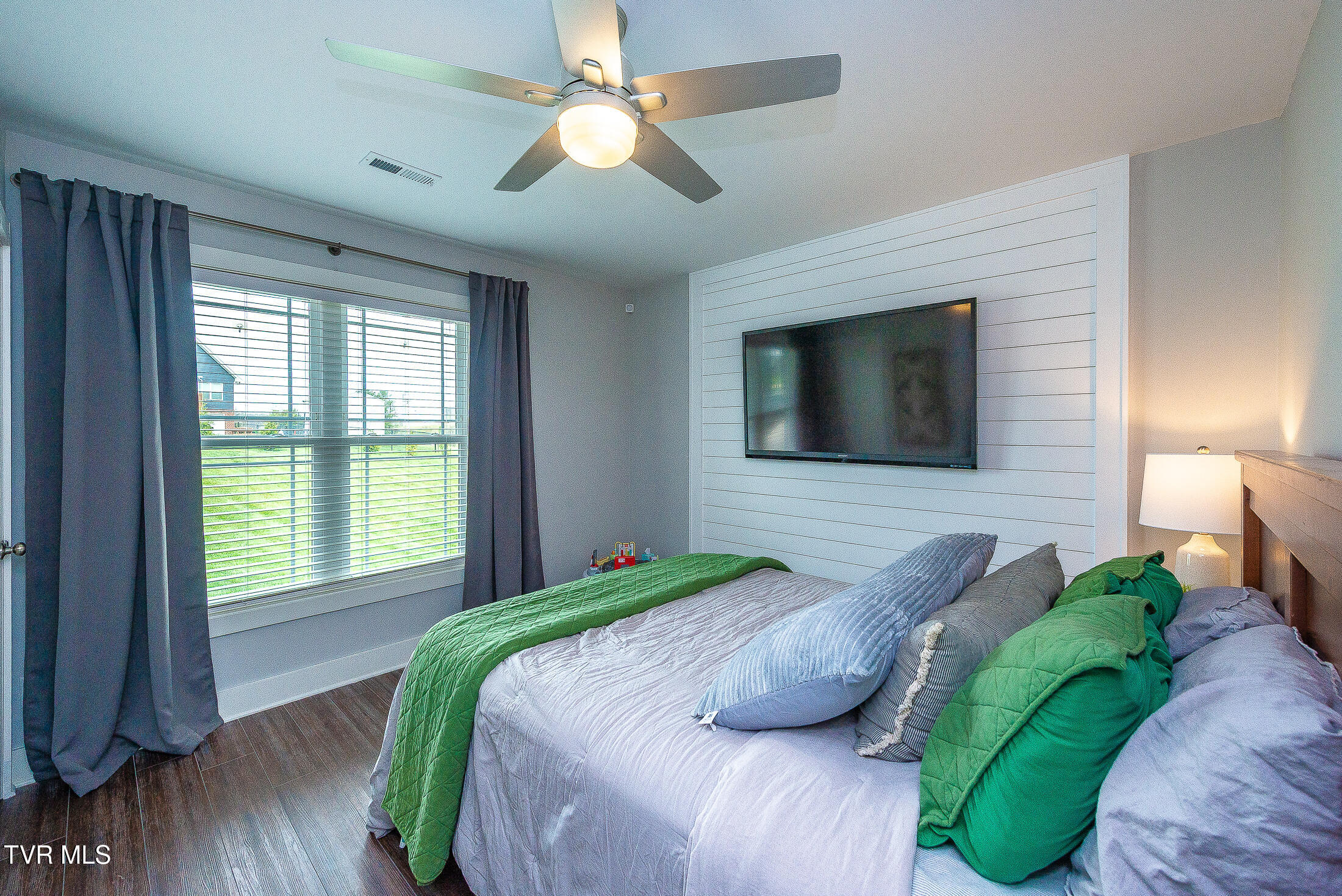 957 Mitchell Road Kingsport, TN 37663 - Photo 20 of 38 Bedroom 4