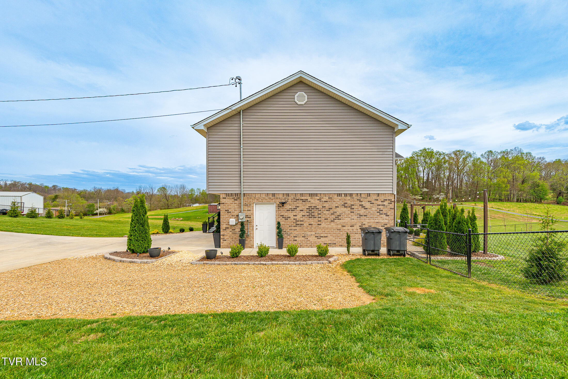 957 Mitchell Road Kingsport, TN 37663 - Photo 31 of 38 Side