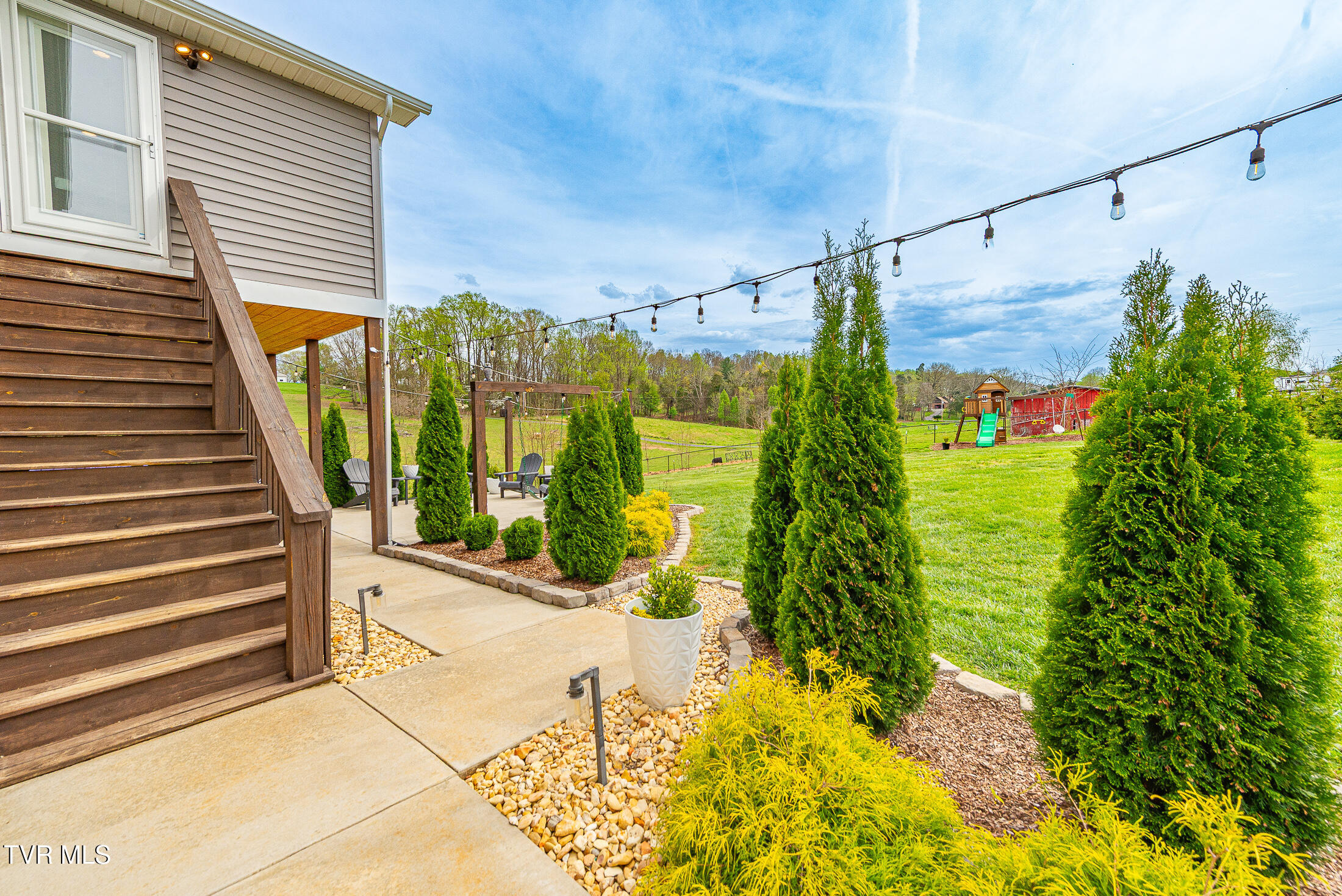 957 Mitchell Road Kingsport, TN 37663 - Photo 32 of 38 Back Yard