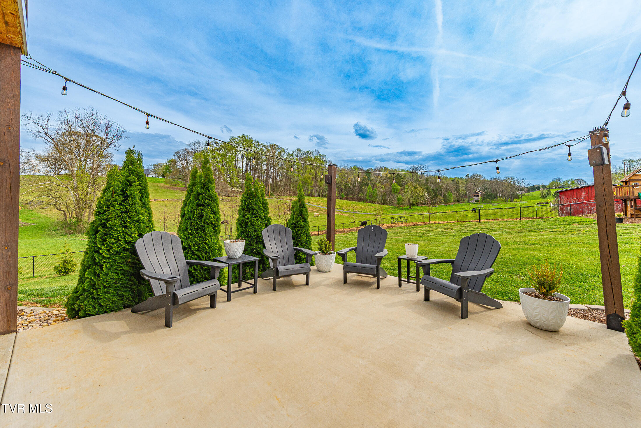 957 Mitchell Road Kingsport, TN 37663 - Photo 35 of 38 Rear Patio
