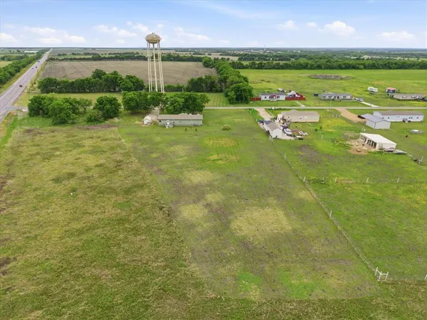 a view of an outdoor space and a yard