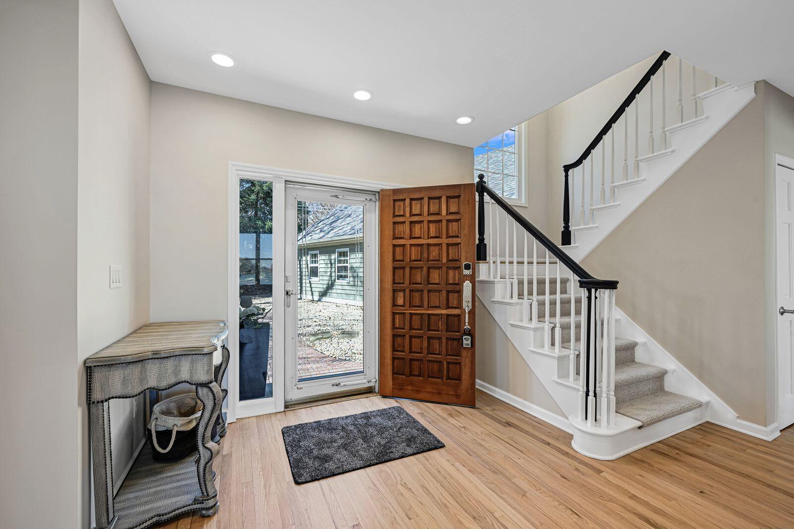 W277N3016 Rocky Point Road Pewaukee, WI 53072 - Photo 24 of 41 1st Foyer