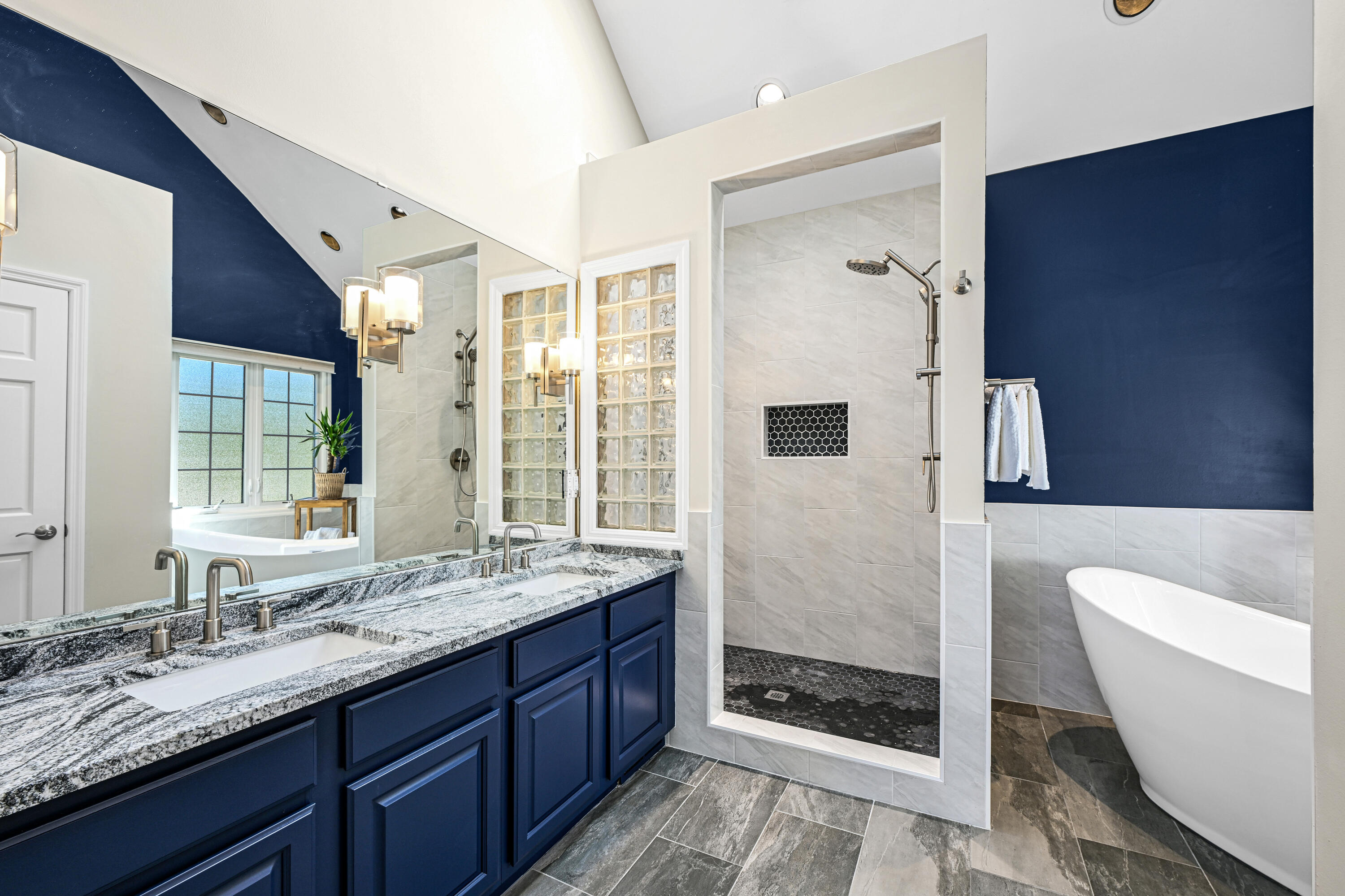 W277N3016 Rocky Point Road Pewaukee, WI 53072 - Photo 30 of 41 2nd Floor Primary Bath