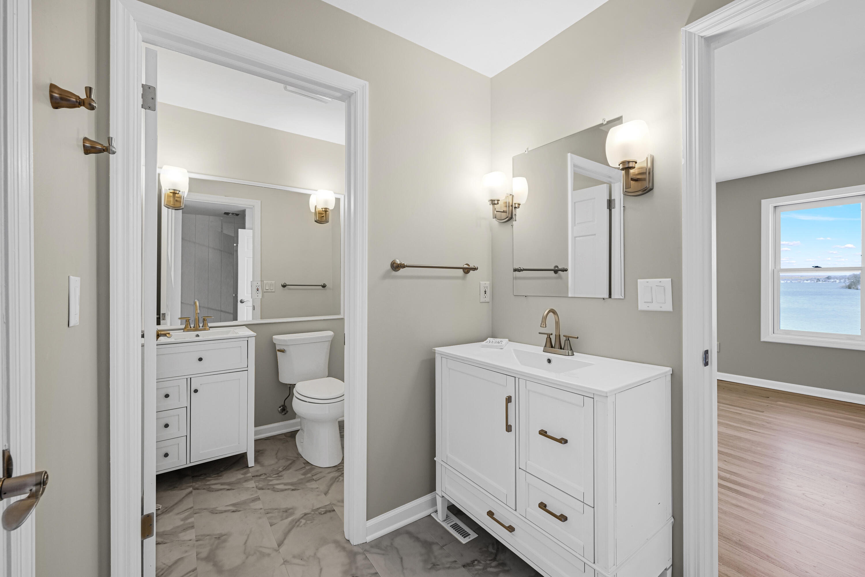 W277N3016 Rocky Point Road Pewaukee, WI 53072 - Photo 35 of 41 2nd Floor Jack and Jill Bath