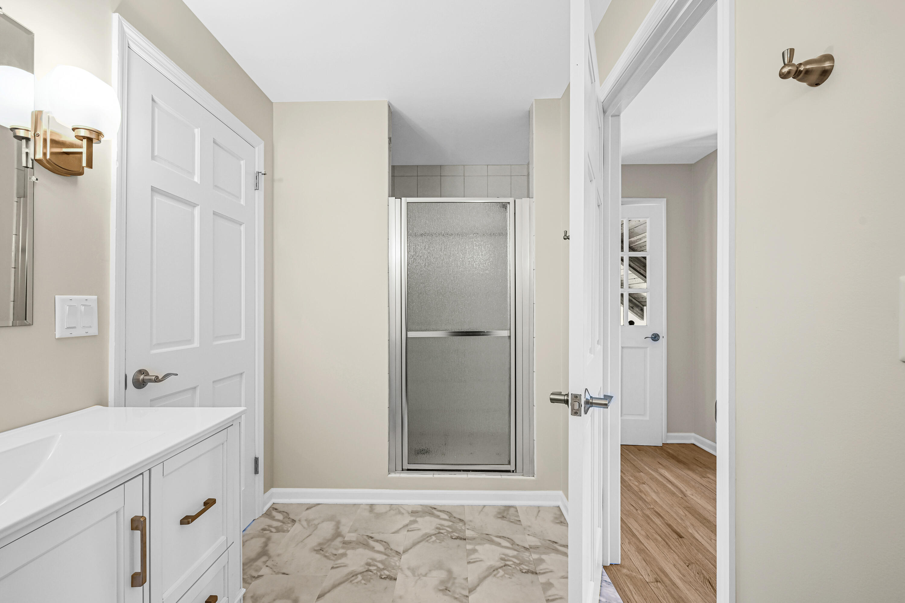 W277N3016 Rocky Point Road Pewaukee, WI 53072 - Photo 36 of 41 2nd Floor J&J Bath