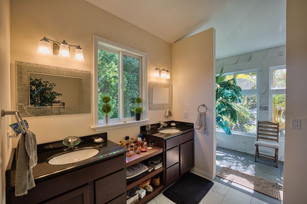 35-1655 Maulua Nui Road Papaaloa, HI 96780 - Photo 13 of 30 a room with furniture and a window