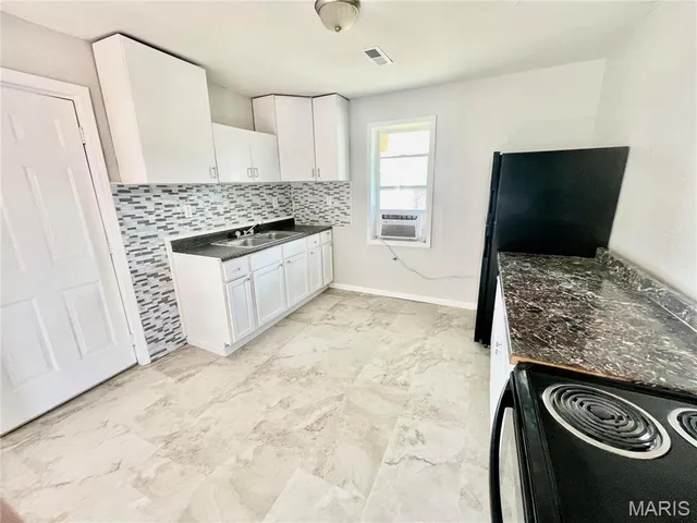 $975 | 2203 Bryan Avenue, Unit A, Granite City, IL 62040