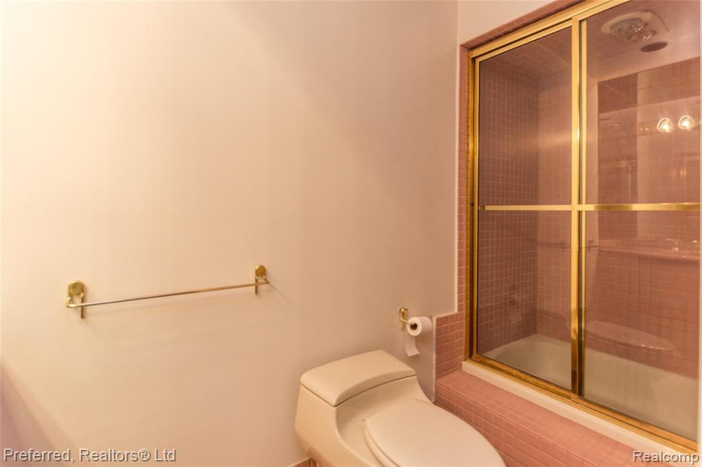 34015 Lyncroft Street Farmington Hills, MI 48331 - Photo 16 of 34
