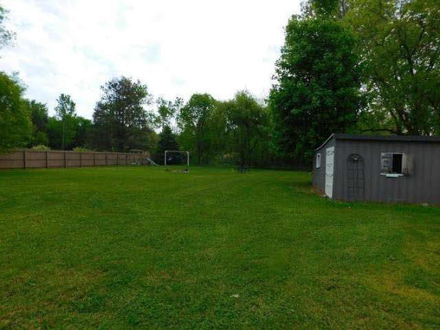 631 South McKinley Road Flushing, MI 48433 - Photo 18 of 22 21171489-17.JPG