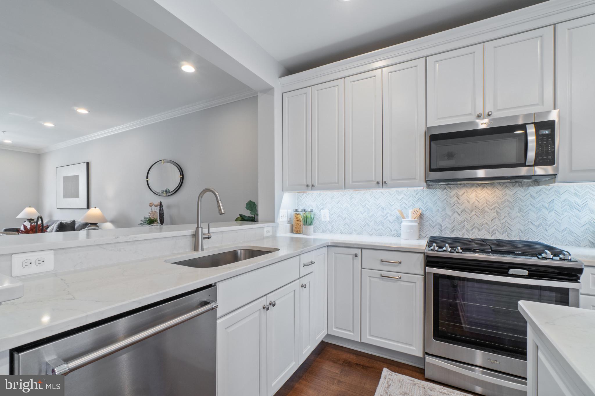 2330 Cambridge Walk Baltimore, MD 21224 - Photo 13 of 36