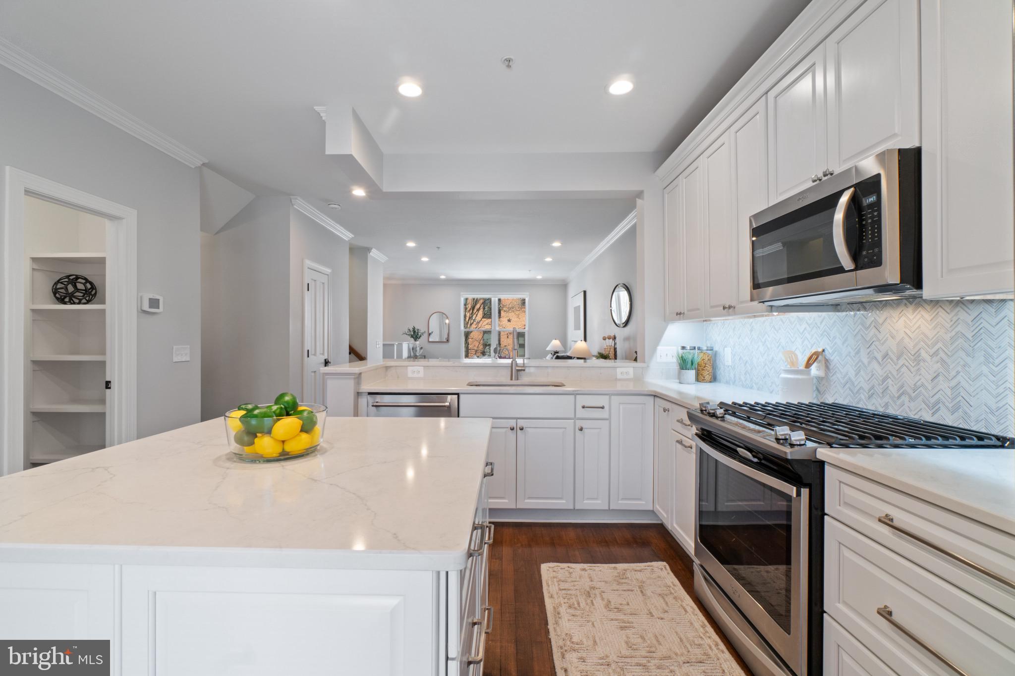 2330 Cambridge Walk Baltimore, MD 21224 - Photo 14 of 36