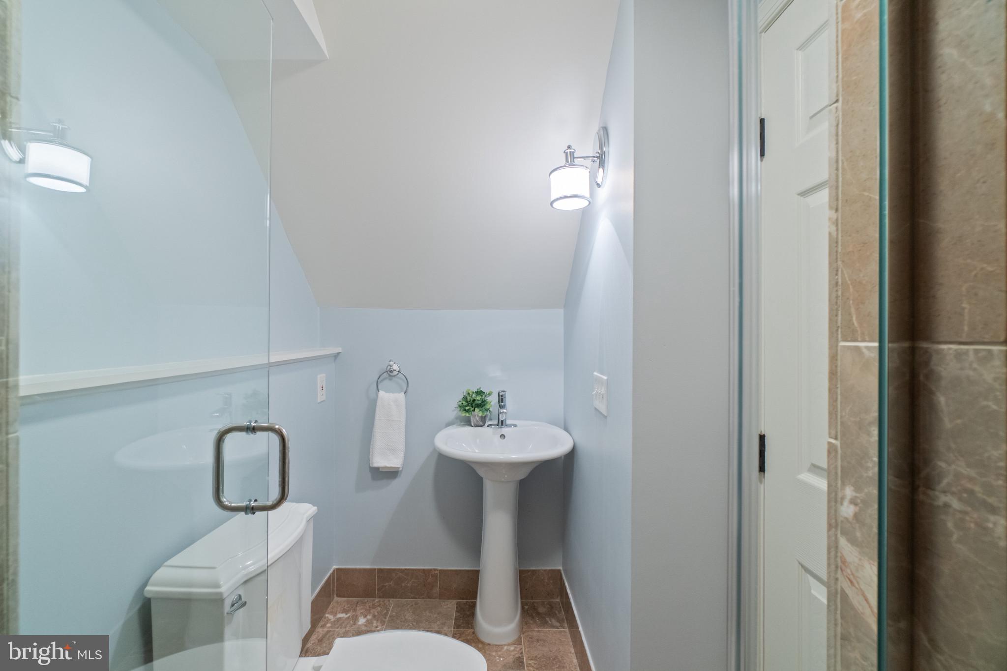 2330 Cambridge Walk Baltimore, MD 21224 - Photo 8 of 36