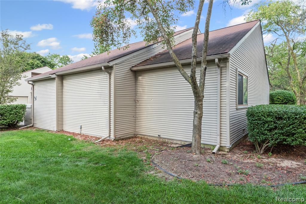586 Ashley Circle Rochester Hills, MI 48307 - Photo 27 of 35