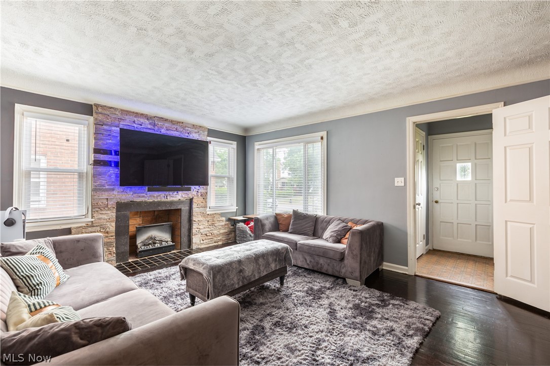 3242 Tullamore Road Cleveland, OH 44118 - Photo 6 of 27 Gallery Image 6