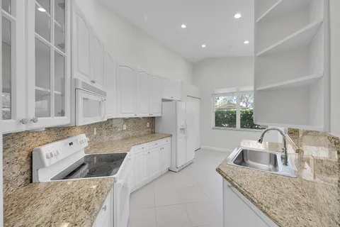 $399,950 | 7075 Vía Genova, Delray Beach, FL 33446