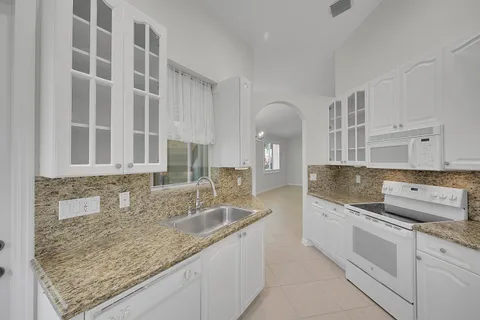 $399,950 | 7075 Vía Genova, Delray Beach, FL 33446