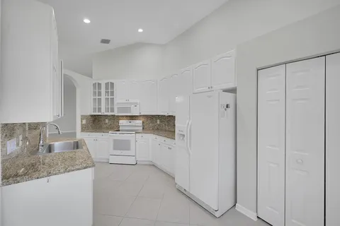 $399,950 | 7075 Vía Genova, Delray Beach, FL 33446