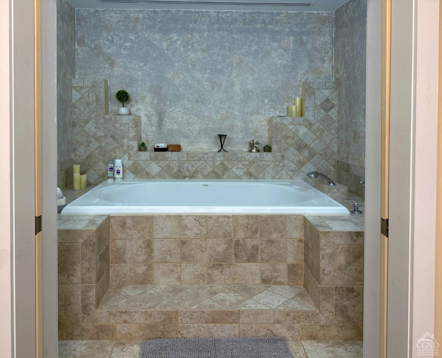 81 Scribner Hollow Road, Unit D 2 Hunter, NY 12442 - Photo 14 of 36 a bathroom with a bathtub
