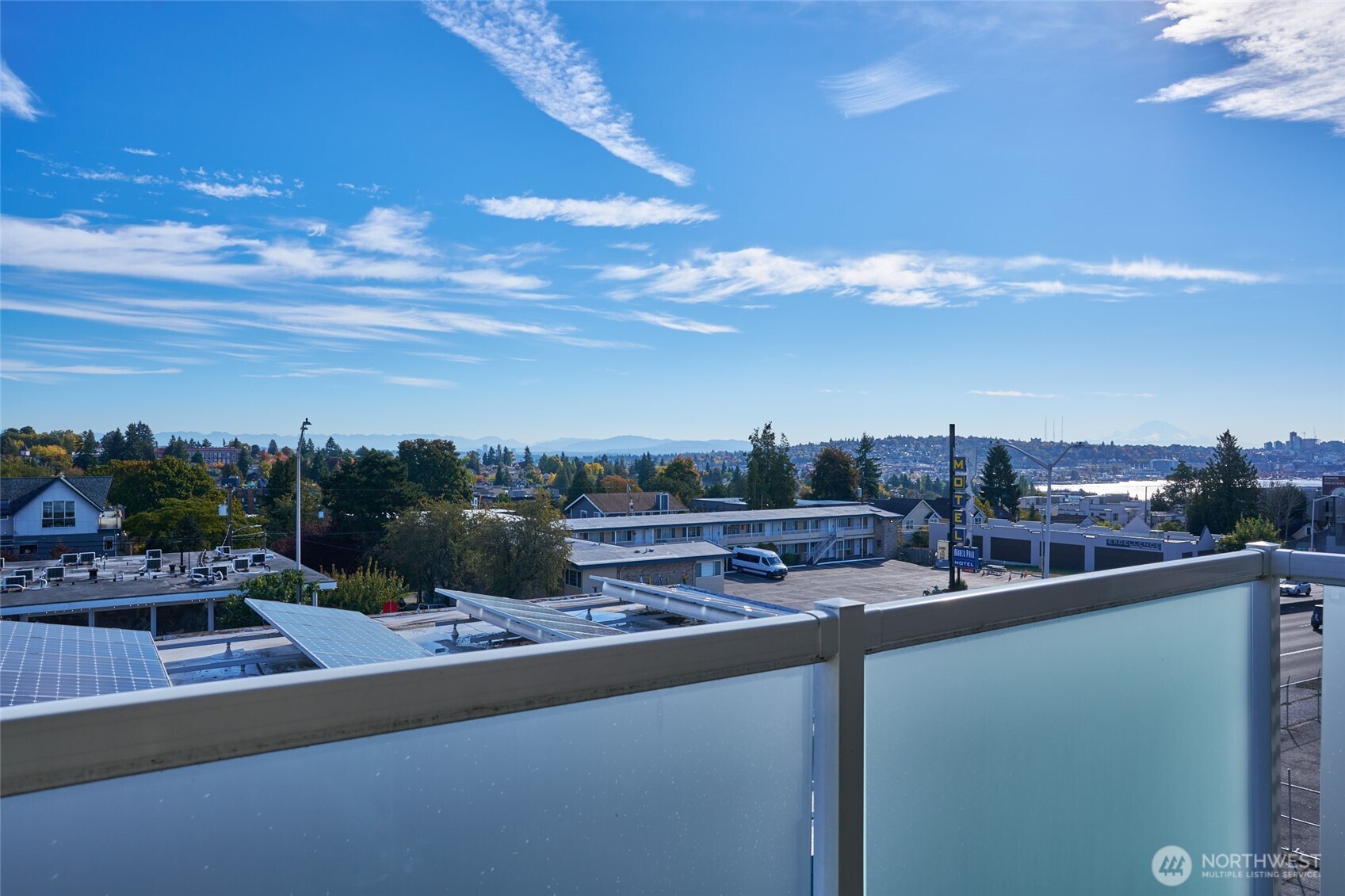 812 North 42nd Street, Unit 301 Seattle, WA 98103 - Photo 22 of 29 a view of a terrace