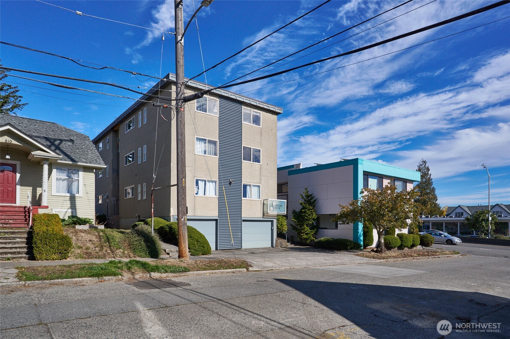 812 North 42nd Street, Unit 301 Seattle, WA 98103 - Photo 29 of 29 a house view with a outdoor space