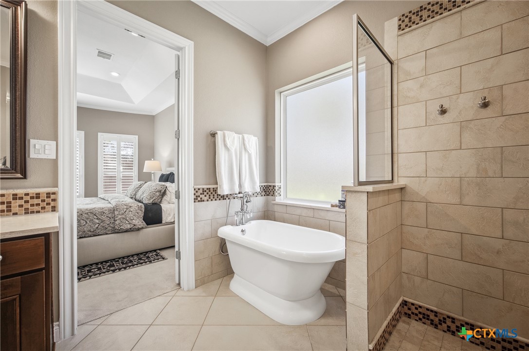 2427 Anderson Point Lane Spring, TX 77388 - Photo 24 of 46 2427 Anderson Point Ln, Spring, TX 77388 - Primary bath with soaking tub