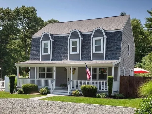 $575,000 | 7 Oak Street, Marion, MA 02738