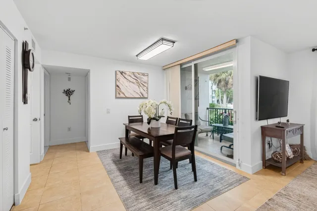 $299,995 | 1202 Villa Circle, Boynton Beach, FL 33435