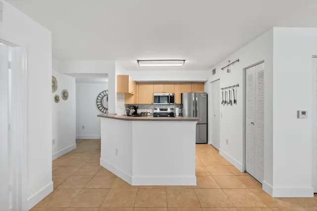 $299,995 | 1202 Villa Circle, Boynton Beach, FL 33435