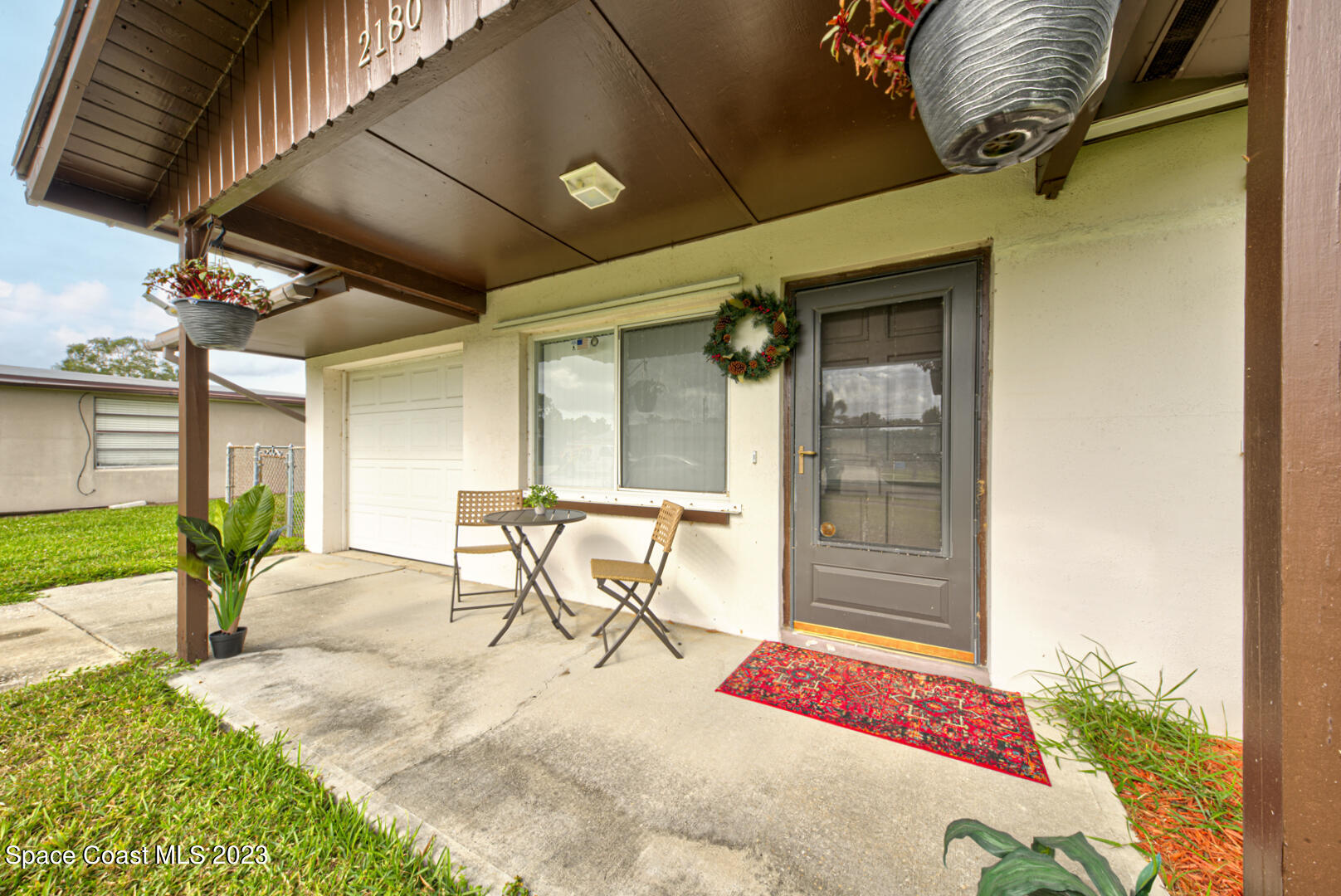 2180 Cindy Circle Melbourne, FL 32935 - Photo 3 of 31 a balcony with table and chairs