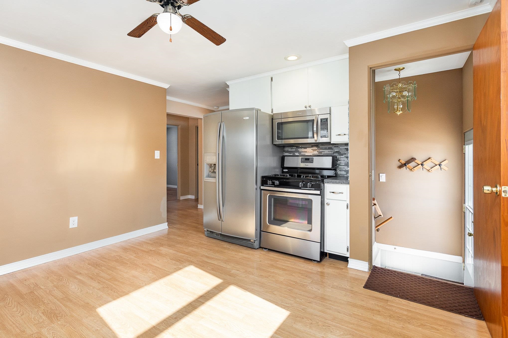 82 South Trumbull Road Bay City, MI 48708 - Photo 7 of 29 50134067-da89ffc2-5a72-4aa7-953e-fd817348aed7.JPG