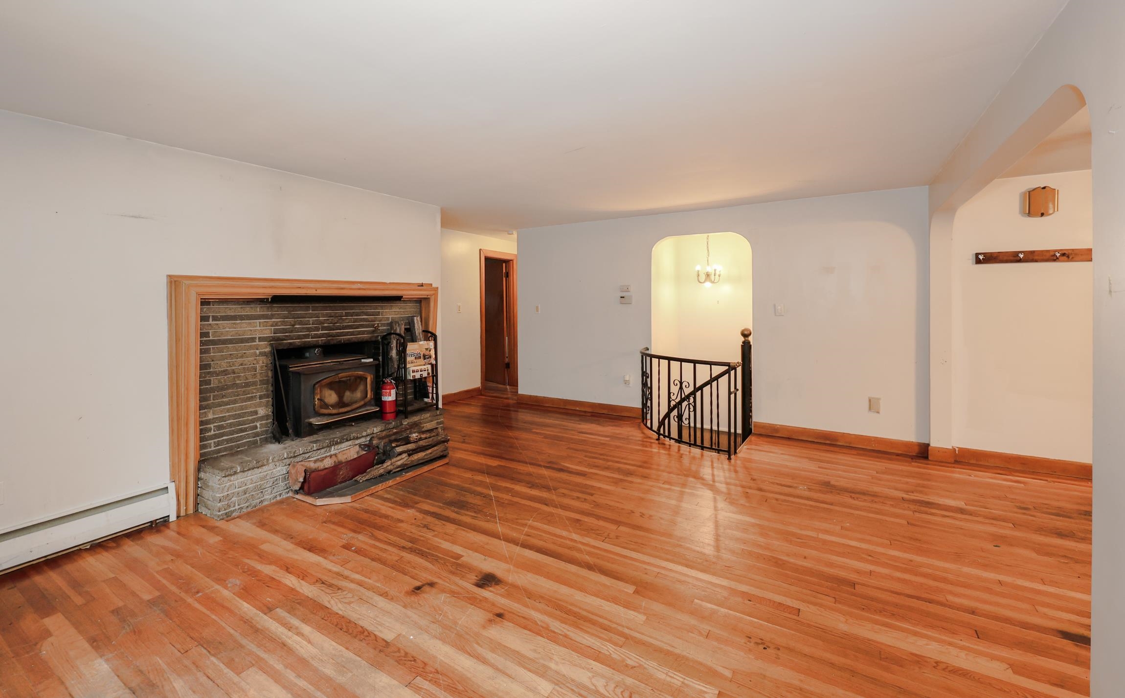 755 Mammoth Road Manchester, NH 03104 - Photo 2 of 28