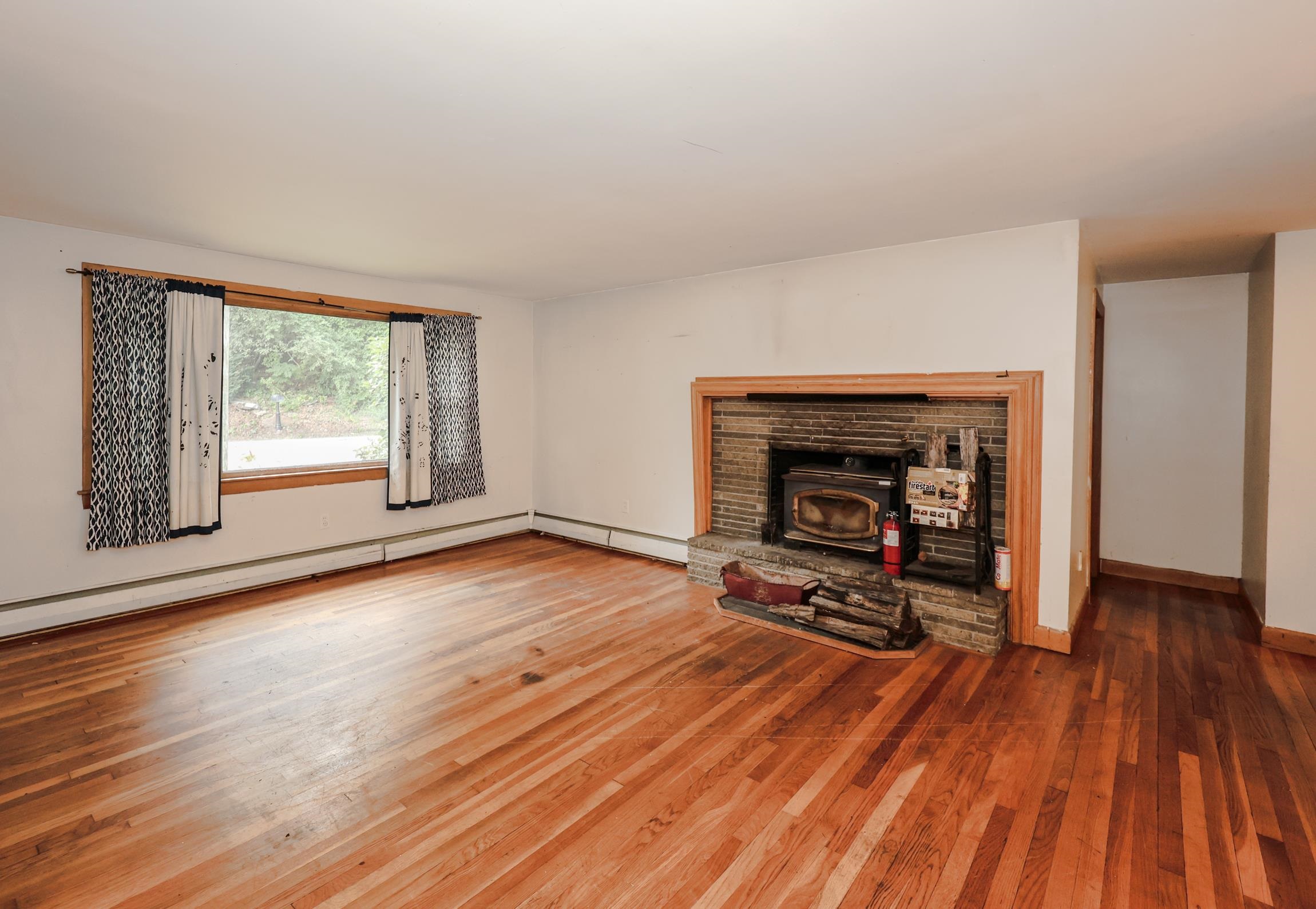 755 Mammoth Road Manchester, NH 03104 - Photo 3 of 28