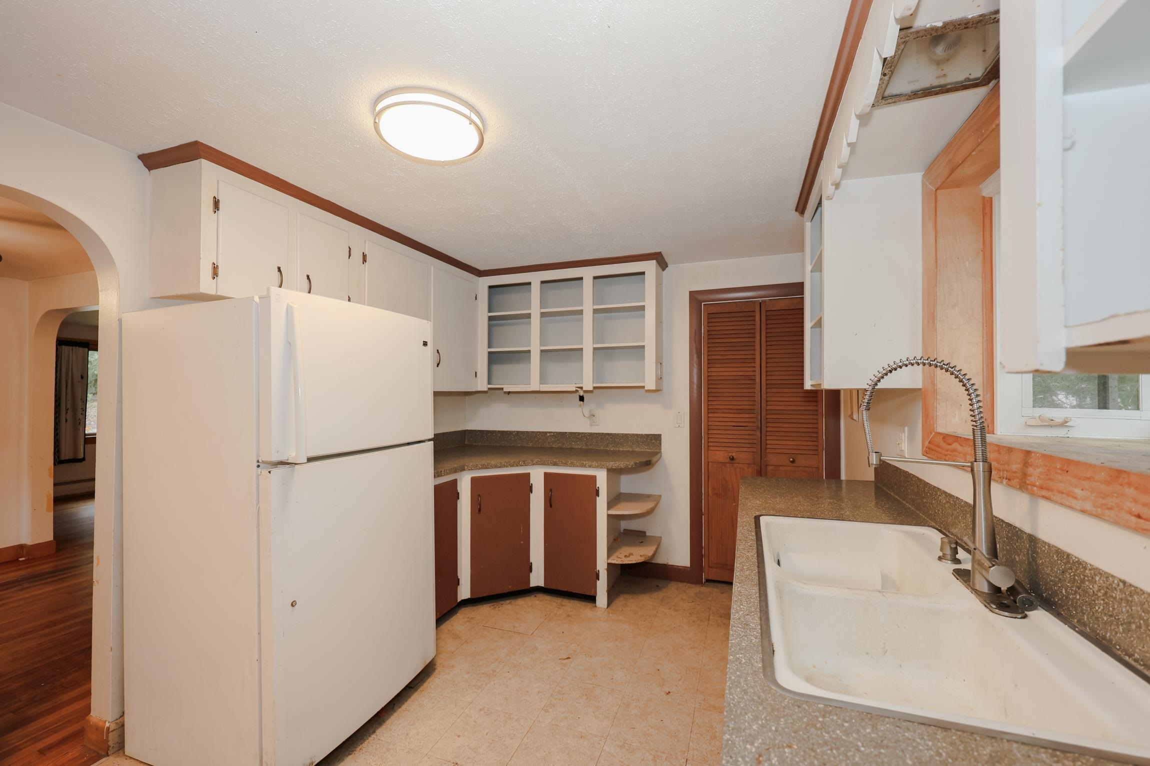 755 Mammoth Road Manchester, NH 03104 - Photo 7 of 28