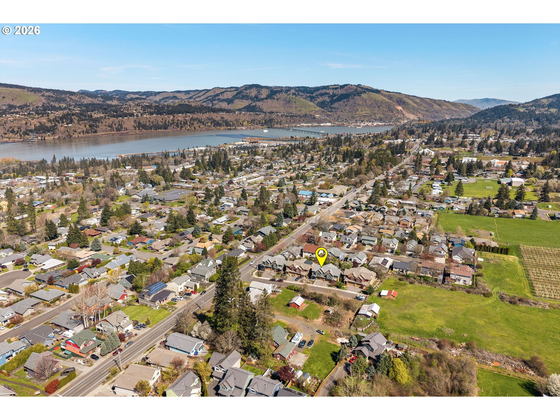 921 Goose Way Hood River, OR 97031 - Photo 44 of 44 a view of lake and mountain