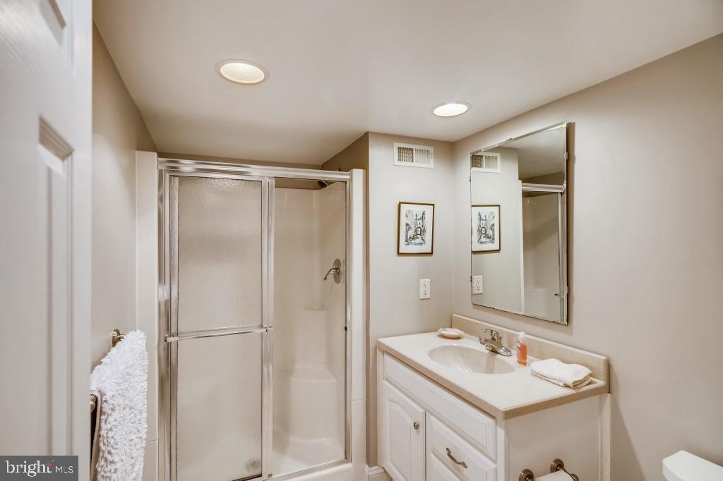 13605 Bardon Road Phoenix, MD 21131 - Photo 24 of 37 Lower level full bath
