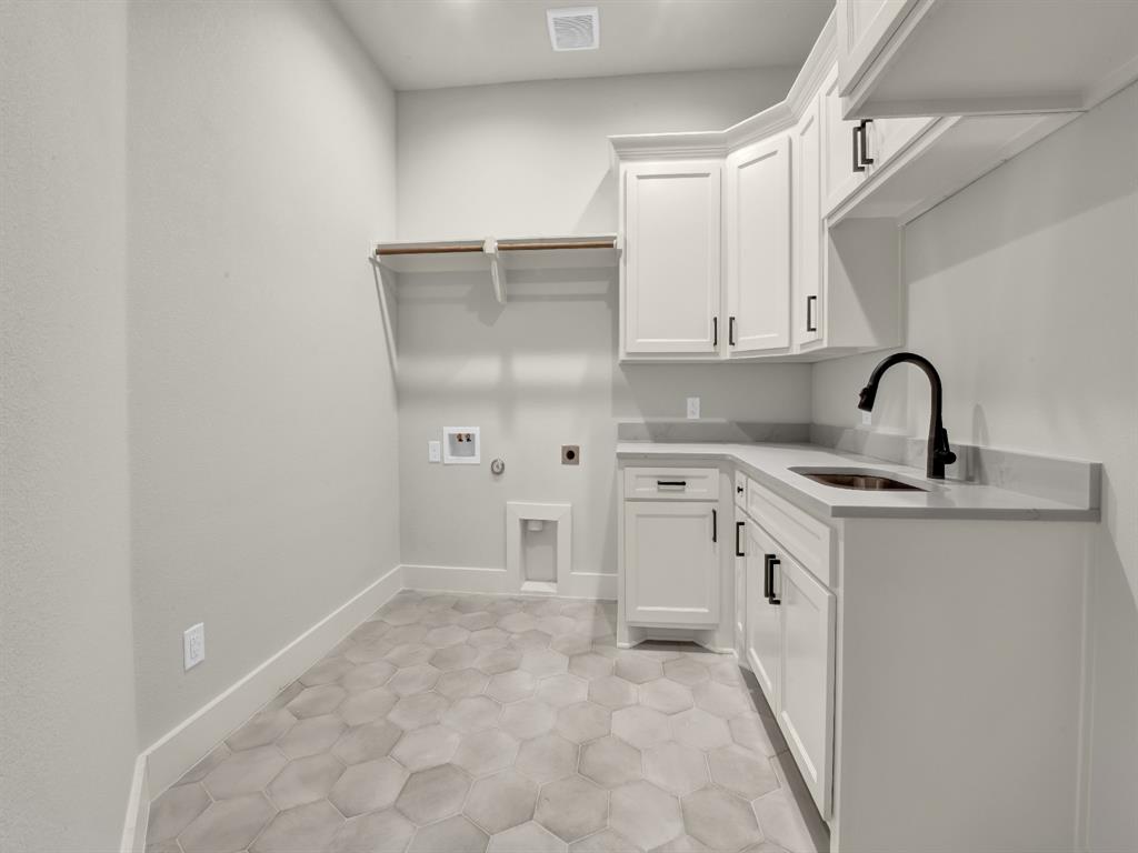 313 Wrangler Court Weatherford, TX 76088 - Photo 25 of 40 a kitchen with a sink cabinets and appliances