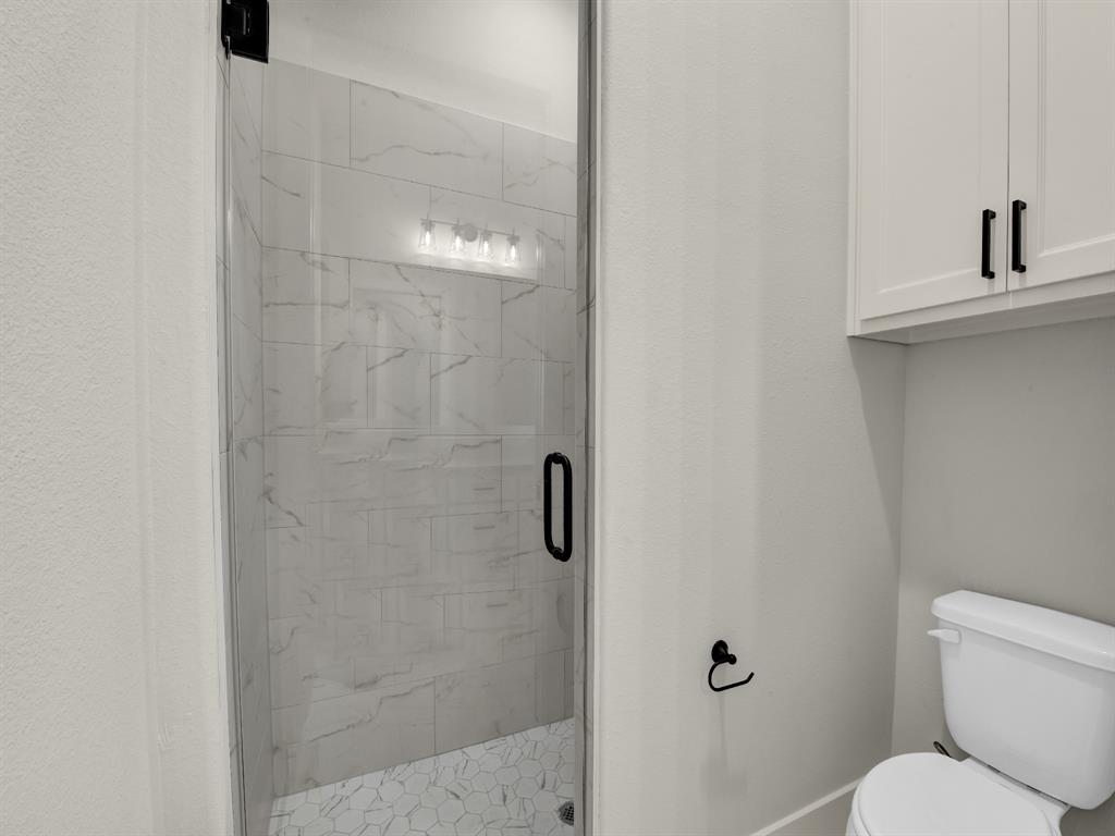 313 Wrangler Court Weatherford, TX 76088 - Photo 30 of 40 a white toilet sitting next to a bathroom sink